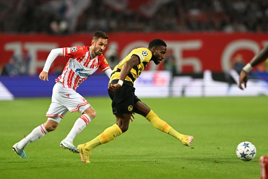 Srdjan Mijailovic of FK Crvena zvezda on the ball whilst under News  Photo - Getty Images